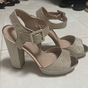Mix No. 6 shoe size 9.5